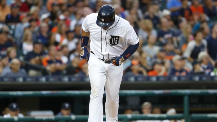 Tigers' Miguel Cabrera exits with strained left biceps
