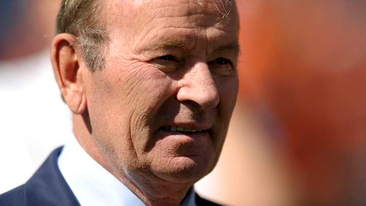 Broncos, Elway driven by desire to honor ailing owner