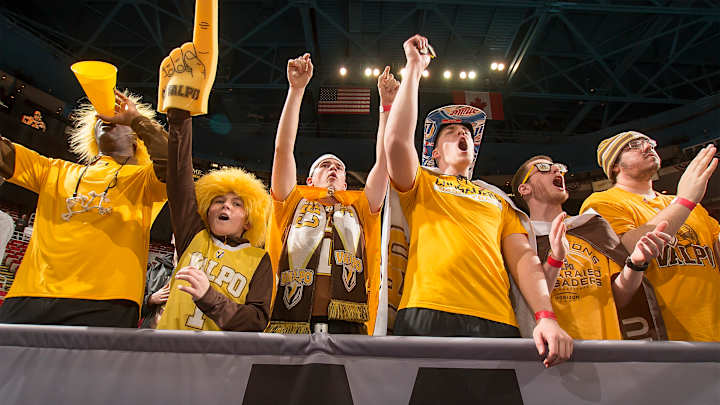 Watch: Valparaiso forces overtime with full-court baseball pass