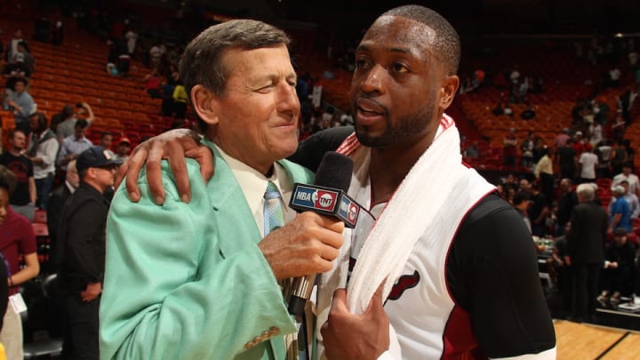 Dwyane Wade designs tie to benefit Craig Sager's foundation