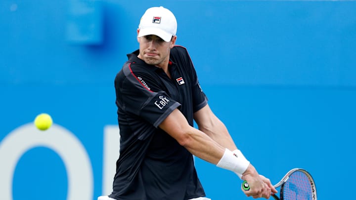 Isner fights off del Potro at Queen's