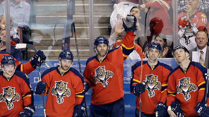 Jaromir Jagr passes Brett Hull for third on all-time goals list