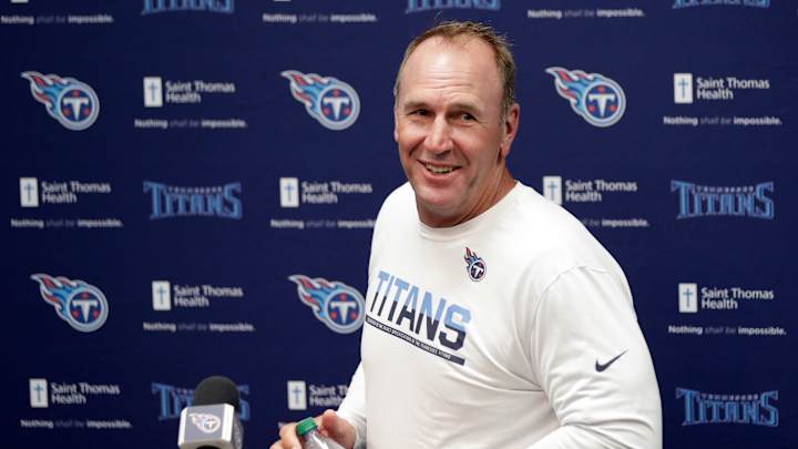 Johnson with 3rd AFC South team after signing with Titans