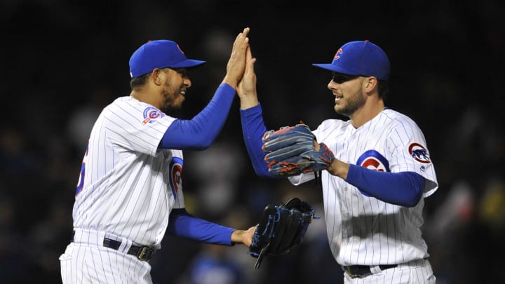 Cubs' Kris Bryant injures right ankle running bases