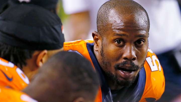 Von Miller accepts record-breaking deal with Broncos Von Miller accepts record-breaking deal with Broncos