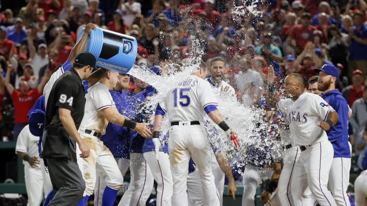 Stubbs' 10th-inning HR helps Rangers win after Jays rally