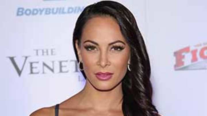 Thursday's PM Hot Clicks: Kenda Perez; Tee-ball swagger Thursday's PM Hot Clicks: Kenda Perez; Tee-ball swagger