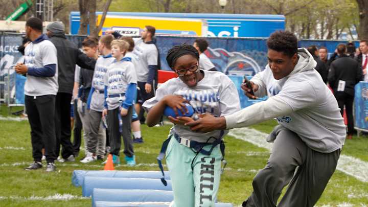 Goff, Wentz at ease on eve of NFL draft Goff, Wentz at ease on eve of NFL draft