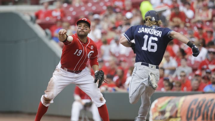 Votto scratched from Reds lineup with sore right shoulder