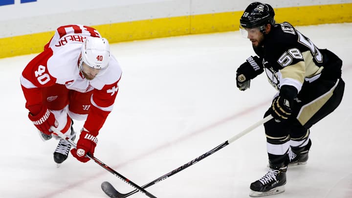 Kessel scores twice, Penguins double up Red Wings 6-3