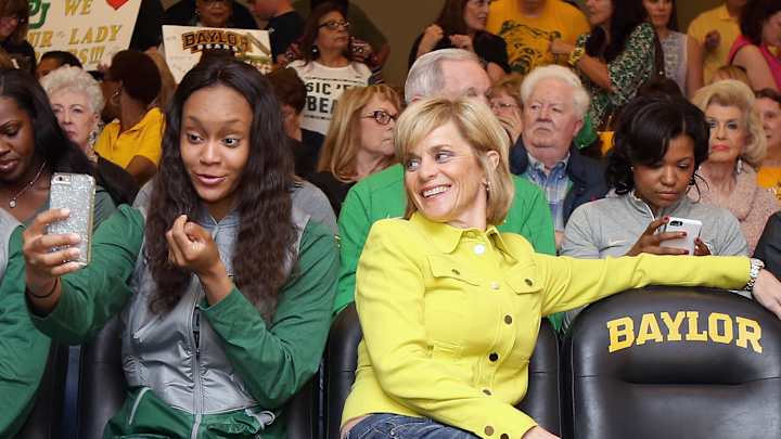 Mulkey believes in her Baylor team even if Obama doesn't