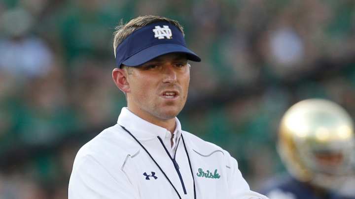 W. Kentucky hires Notre Dame assistant Mike Sanford as coach
