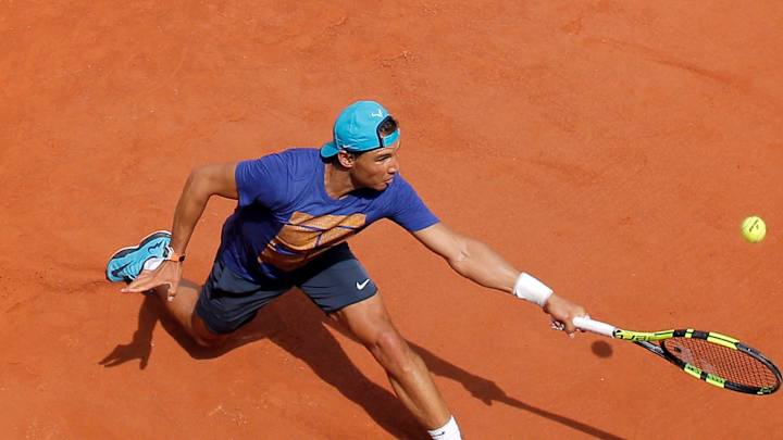 Nadal back in Paris, no title to defend, no Federer to face