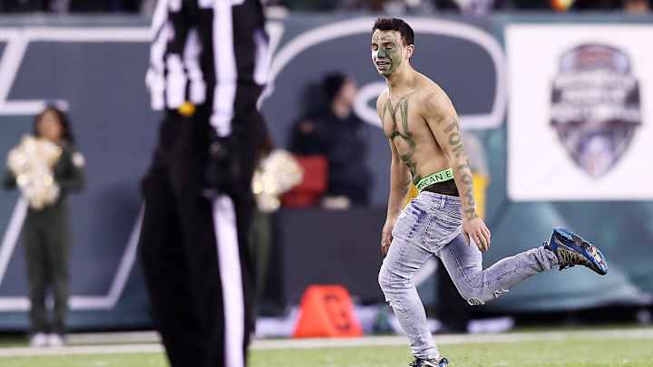 Kevin Harlan called another idiot running on the field on Monday night Kevin Harlan called another idiot running on the field on Monday night