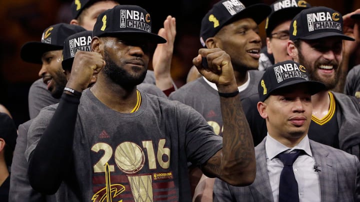 Watch: LeBron, Cavaliers arrive in Cleveland after NBA Finals win