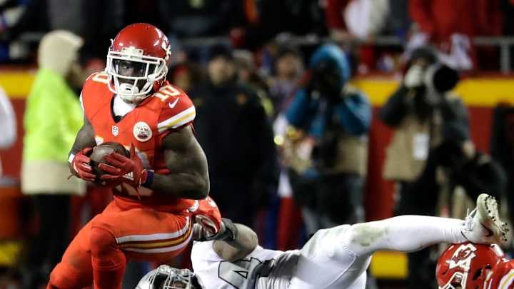 Chiefs keep up dominance of AFC West with win vs Raiders