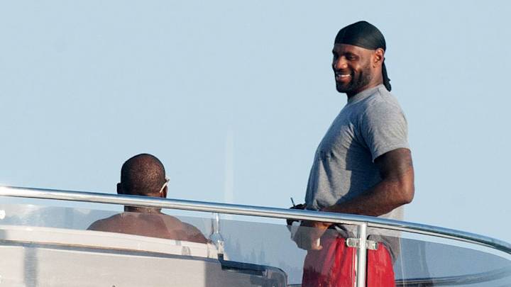 23 reasons why LeBron James hasn’t signed his new contract yet 23 reasons why LeBron James hasn’t signed his new contract yet