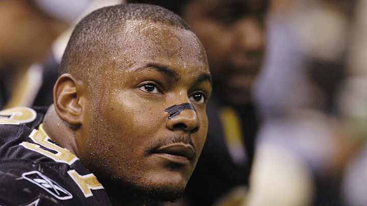 Will Smith’s widow accepts Miami graduate degree on his behalf Will Smith’s widow accepts Miami graduate degree on his behalf