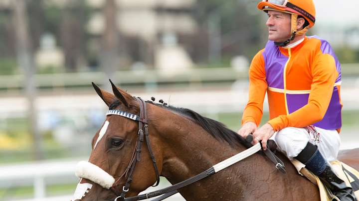 Cover Song scores upset in Miss Autumn Stakes at Santa Anita