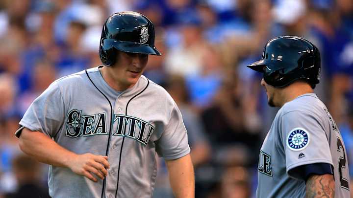 Hisashi Iwakuma, Mariners hold on to beat Royals 3-2