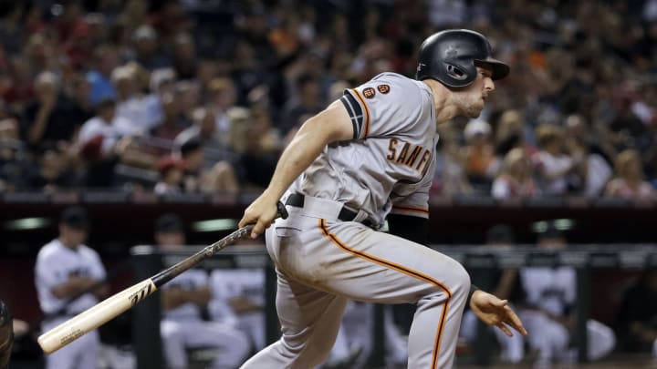 Gillaspie helps Cueto to 12th win, Giants beat D-backs 6-4