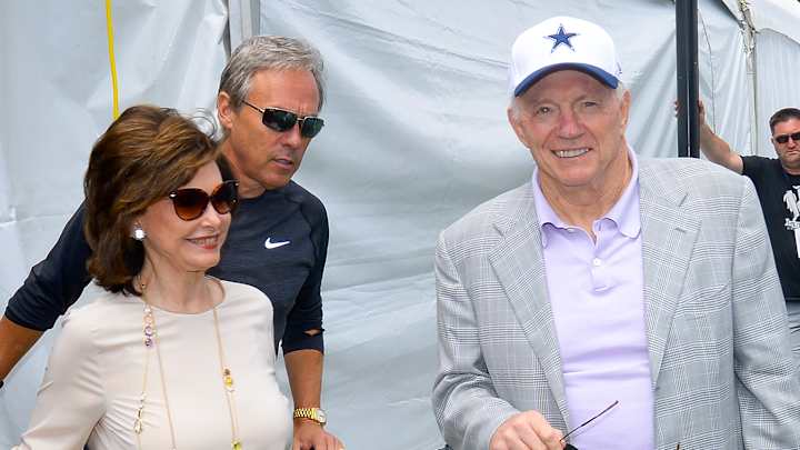 Dallas Cowboys bus involved in fatal crash in Arizona Dallas Cowboys bus involved in fatal crash in Arizona