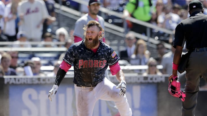Harvey fans 10, Mets hold on to beat Padres 4-3