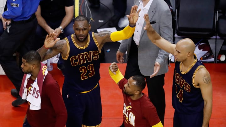 James scores 33, Cavaliers reach second straight NBA Finals