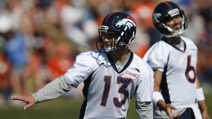 Kubiak holds off on naming starting QB for preseason opener