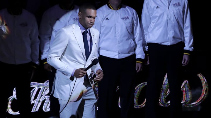 Video: Grant Hill leads moment of silence for Orlando tragedy