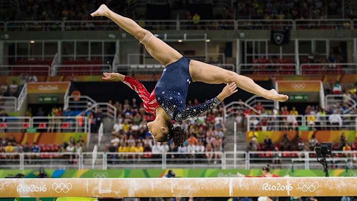 Laurie Hernandez wins silver, Simone Biles takes bronze in beam final at Rio Olympics