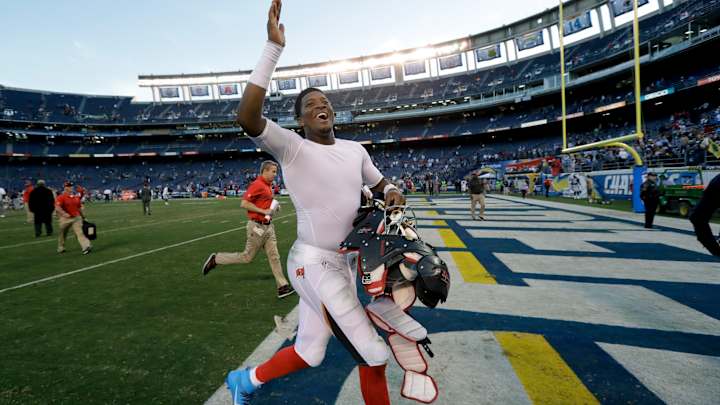 Streaking Buccaneers tied for first place in NFC South