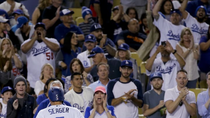 Cueto retires first 13, pitches Giants past Dodgers, 4-3