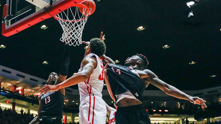 San Diego State defense throttles New Mexico 83-56 San Diego State defense throttles New Mexico 83-56
