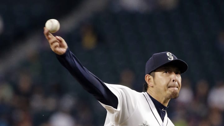Iwakuma tosses gem; Mariners beat Fulmer, Tigers 3-0