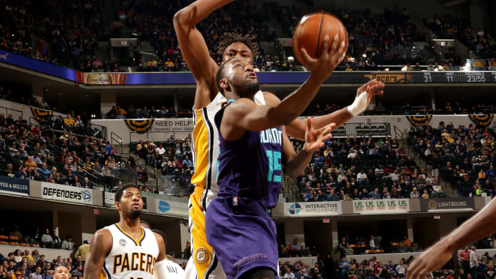 Walker hits game-winner to lead Hornets past Pacers, 96-95