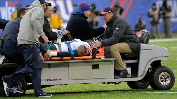Early signs positive for Leonard Floyd after being carted off with neck injury