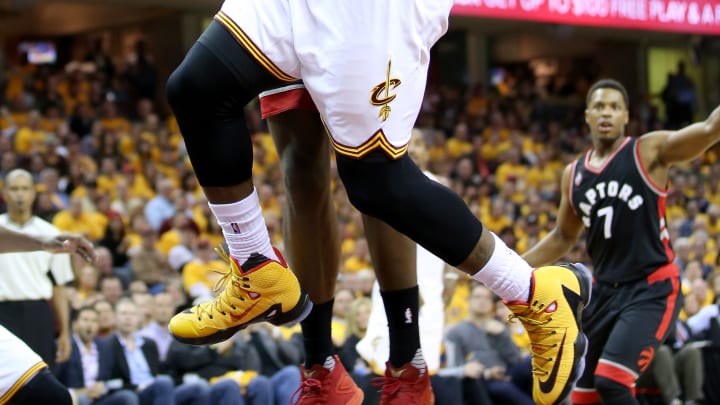 LeBron, Cavs stay perfect, blow out Raptors 115-84 in Game 1