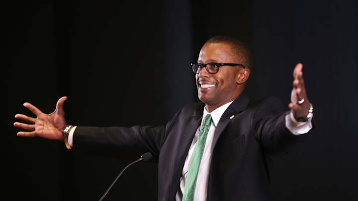 New Oregon coach gives a tip of the helmet to Jim Harbaugh