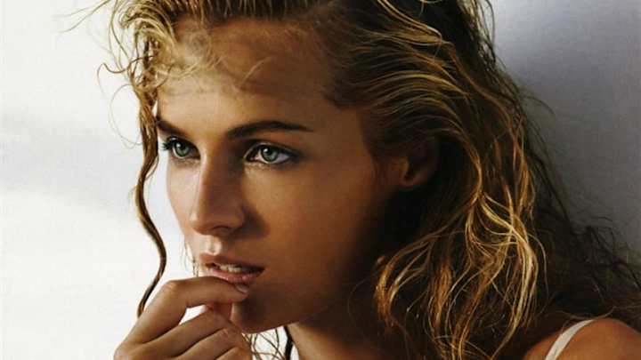 Friday's P.M. Hot Clicks: Valentina Zelyaeva; World Series Returns to Wrigley Friday's P.M. Hot Clicks: Valentina Zelyaeva; World Series Returns to Wrigley