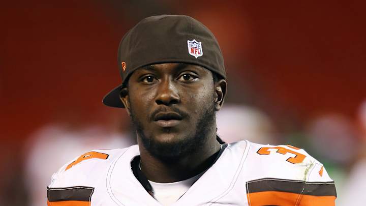 Browns running back attends funeral of slain Dallas officer