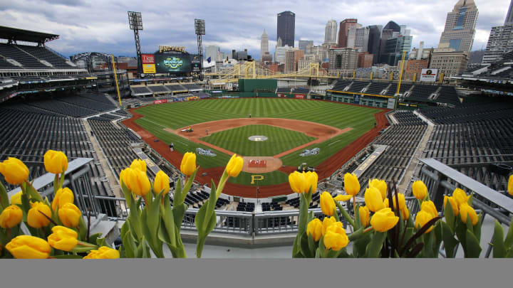 Play ball! 3 games on opening day, with Royals-Mets rematch