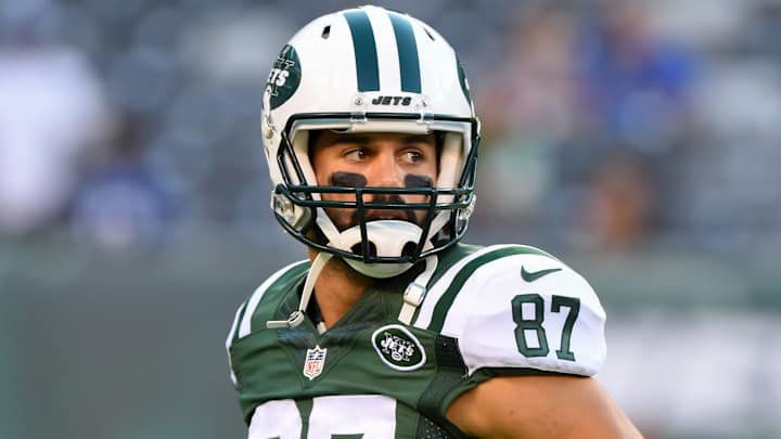 Jets’ Eric Decker needs hip, shoulder surgeries, out at least eight months