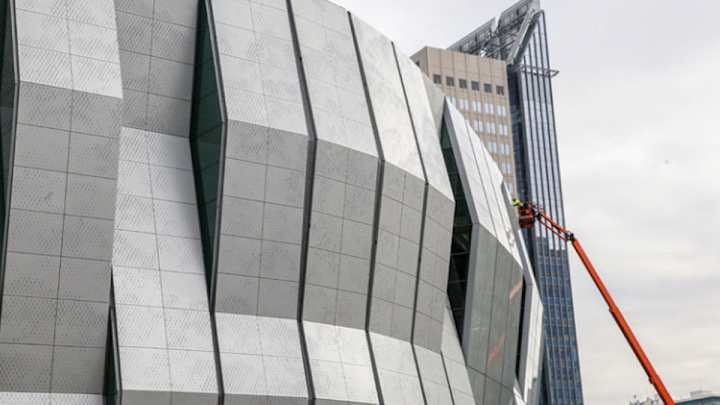 Kings want old sneakers for new arena court