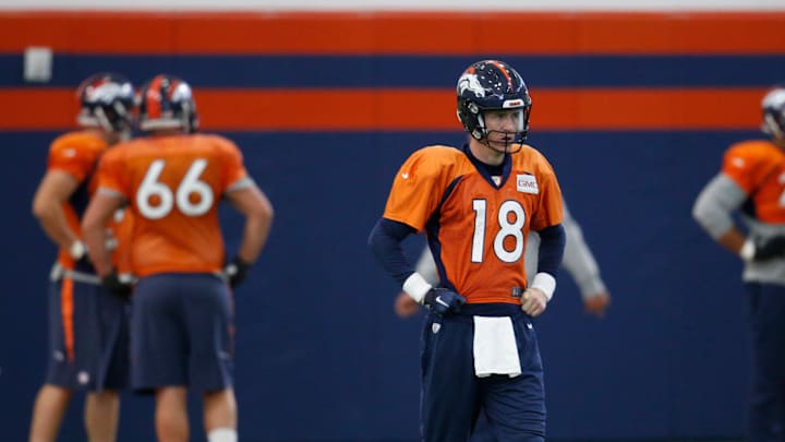 Archie, Eli Manning proud of Peyton's evolution this season