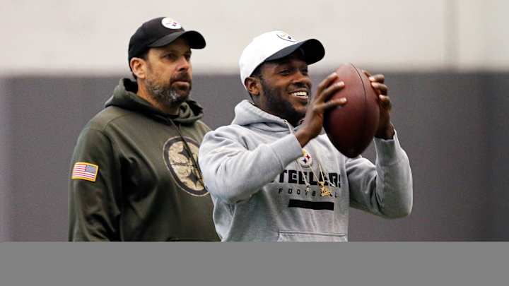 Steelers wide receiver Antonio Brown out due to concussion