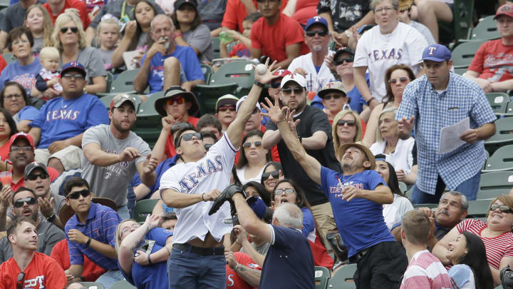 Texas Rangers plan $1B retractable-roof stadium