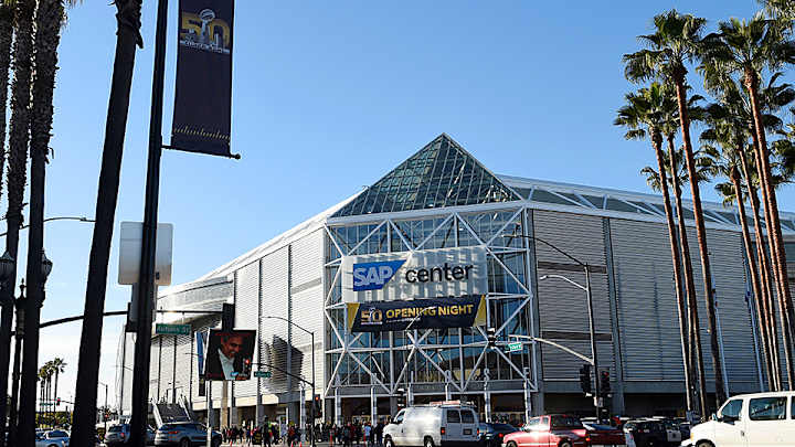 Scenes, sights and sounds from Super Bowl 50 Media Night in San Jose