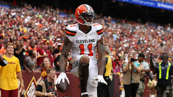 Watch: Browns WR Terrelle Pryor imitates LeBron James after first TD catch Watch: Browns WR Terrelle Pryor imitates LeBron James after first TD catch