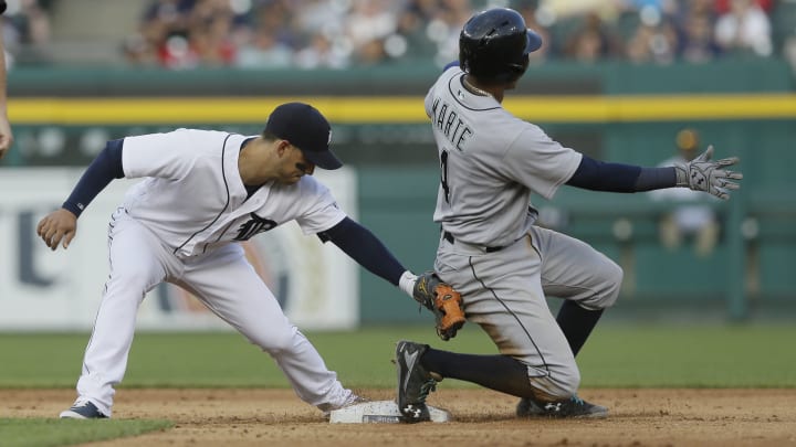Tigers rally in late innings to beat Mariners 4-2